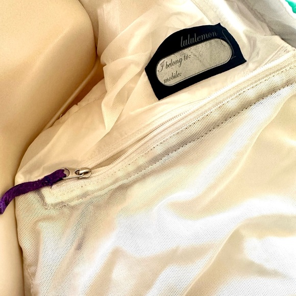 Lululemon puffy down coat size 2 - Picture 6 of 7